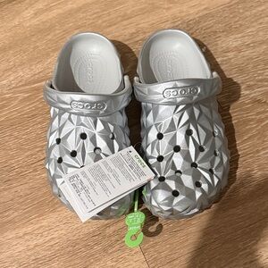 BRAND NEW Geometric CROCS Metallic Silver